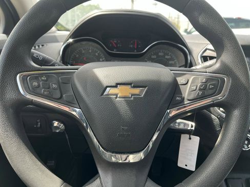 Used 2017 Chevrolet Cruze LT FWD image 7