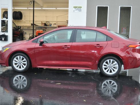 Used 2025 Toyota Corolla LE image 5