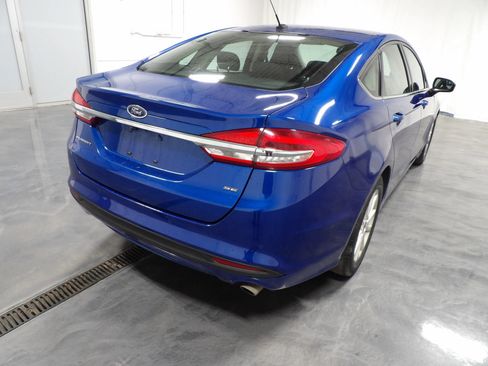 Used 2018 Ford Fusion SE w/ Fusion SE Technology Package FWD image 4