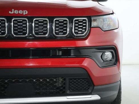 Used 2025 Jeep Compass Limited AWD/4WD image 7