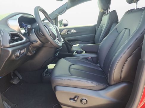 New 2026 Chrysler Pacifica Select image 19