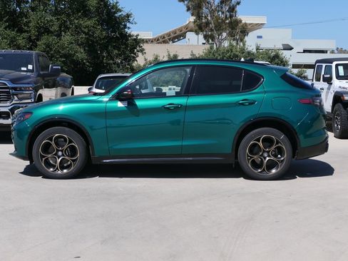 Used 2025 Alfa Romeo Stelvio Sprint AWD/4WD image 5