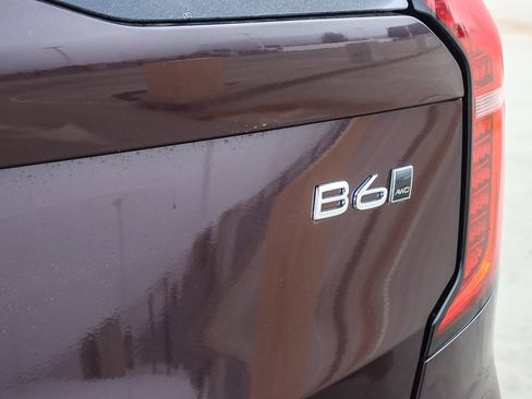 Used 2025 Volvo XC90 B6 Core w/ Climate Package image 14