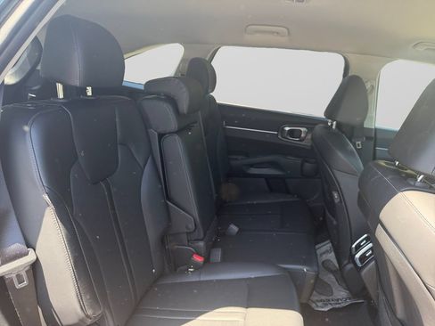 Certified 2025 Kia Sorento S AWD/4WD image 18
