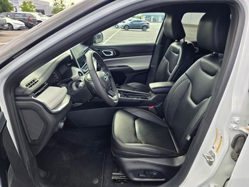 Used 2024 Jeep Compass Limited image 23