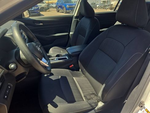 Used 2025 Nissan Altima 2.5 SV FWD image 14