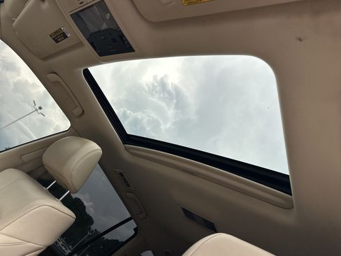Used 2018 Lexus LX 570 4WD w/ Luxury Package image 32