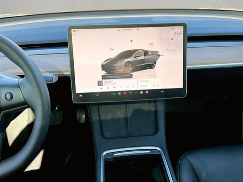 Used 2023 Tesla Model 3 Standard Range image 8