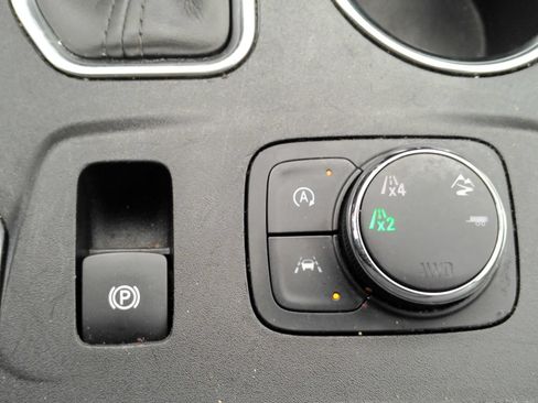 Certified 2022 Chevrolet Traverse Premier AWD/4WD image 29