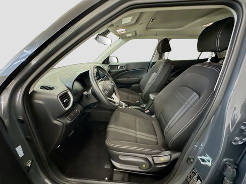 Used 2025 Hyundai Venue SEL image 13