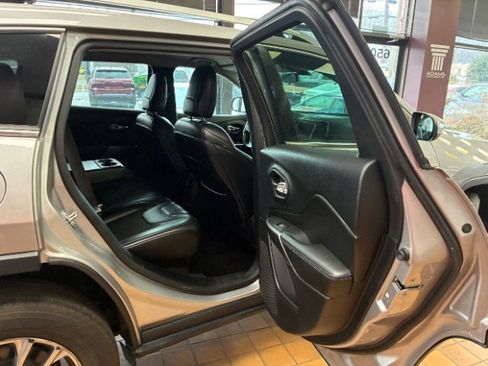 Used 2019 Jeep Cherokee Latitude Plus image 34
