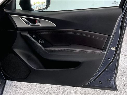 Used 2017 MAZDA MAZDA3 Touring FWD image 14