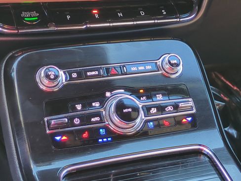 Used 2022 Lincoln Nautilus Reserve image 25