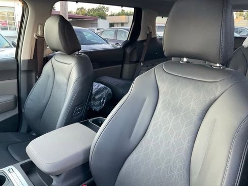 New 2026 Kia Carnival SX image 41