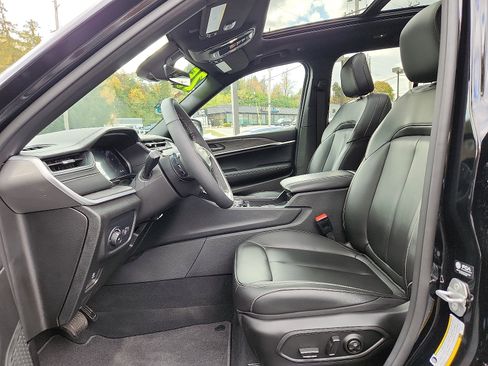 Certified 2025 Jeep Grand Cherokee Limited image 14