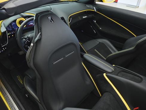 Used 2025 Ferrari Roma Spider RWD image 42