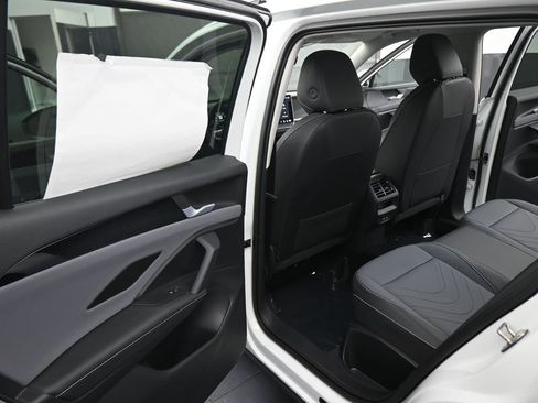 New 2026 Volkswagen Tiguan SE AWD/4WD image 39