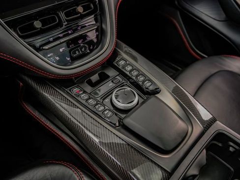 Used 2021 Aston Martin DBX AWD/4WD image 32