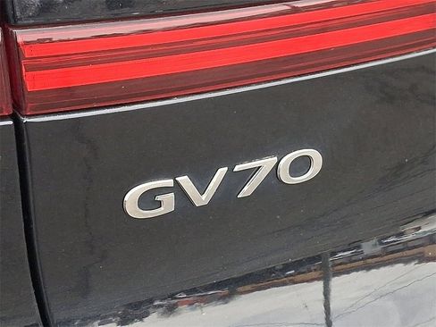 Used 2023 Genesis GV70 2.5T w/ Sport Prestige Package image 31