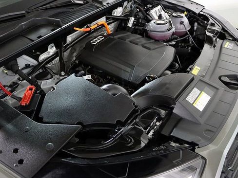 Used 2025 Audi Q5 e Premium Plus w/ Premium Plus Package image 38