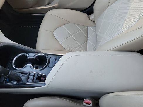 Used 2018 Toyota Camry XLE w/ Driver Assist Package image 22