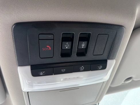 Used 2025 Nissan Rogue SV w/ SV Premium Package FWD image 5