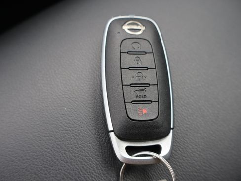 Used 2023 Nissan Pathfinder SL AWD/4WD image 34