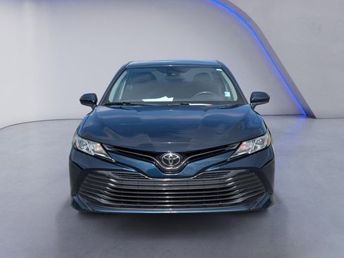 Used 2019 Toyota Camry LE FWD image 3