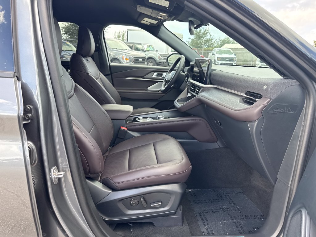 New 2027 Ford Explorer Platinum RWD image 21