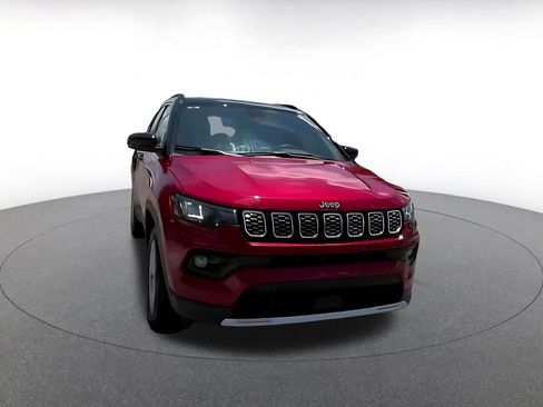 Used 2025 Jeep Compass Limited AWD/4WD image 3