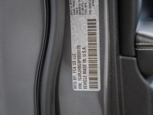 Used 2023 Jeep Grand Cherokee Limited AWD/4WD image 40