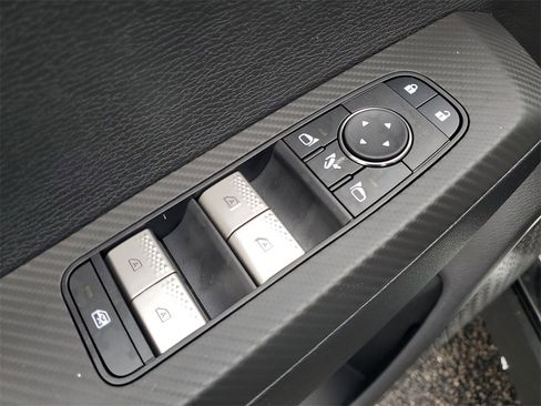 New 2025 Mitsubishi Outlander AWD image 16