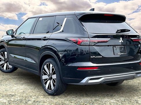 New 2026 Mitsubishi Outlander FWD image 3