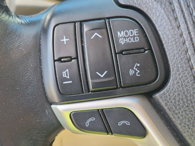 Used 2017 Toyota Highlander Limited Platinum AWD/4WD image 15