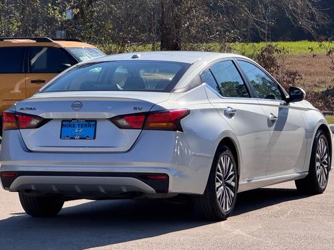 Used 2023 Nissan Altima 2.5 SV image 13