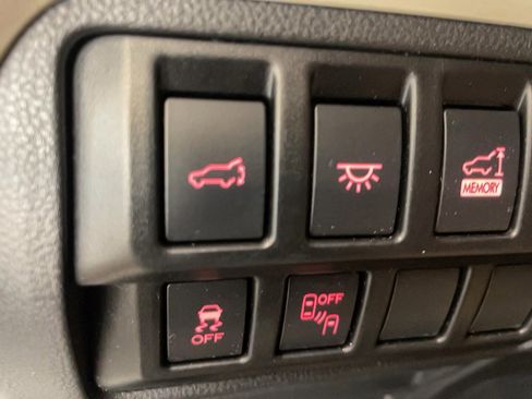 Used 2022 Subaru Ascent Premium w/ Convenience Package AWD/4WD image 13