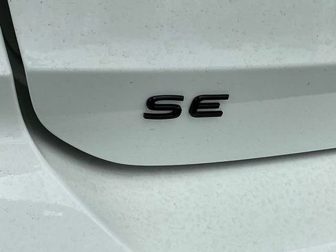New 2026 Volkswagen Taos SE FWD image 10