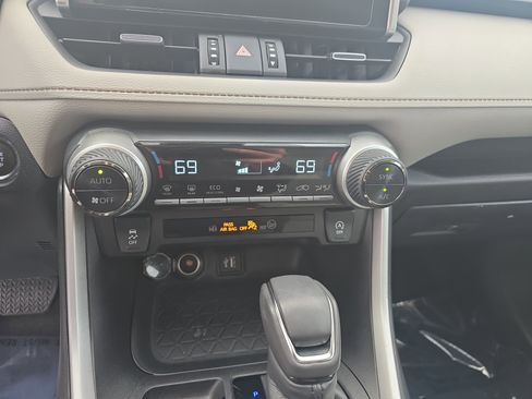 Used 2023 Toyota RAV4 XLE Premium image 25