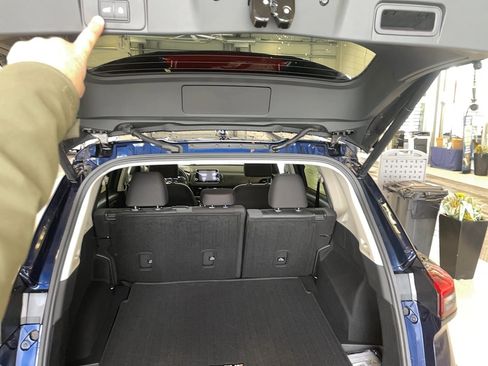 Certified 2025 Nissan Rogue SV image 9