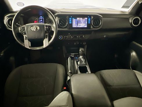 Used 2018 Toyota Tacoma TRD Sport AWD/4WD image 29