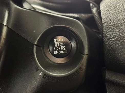 Used 2020 Jeep Renegade Latitude w/ Cold Weather Group AWD/4WD image 29