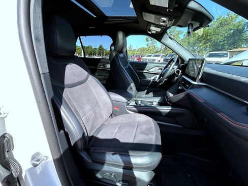 Used 2025 Ford Explorer ST AWD/4WD image 15