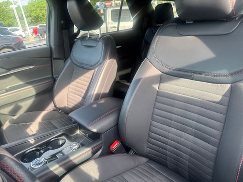 Used 2025 Ford Explorer ST-Line w/ ST-Line Street Pack AWD/4WD image 11