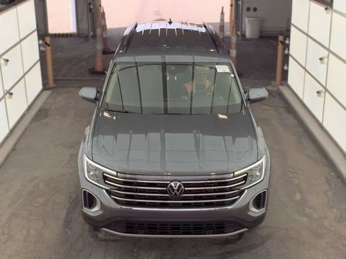 Used 2025 Volkswagen Atlas SE AWD/4WD image 3