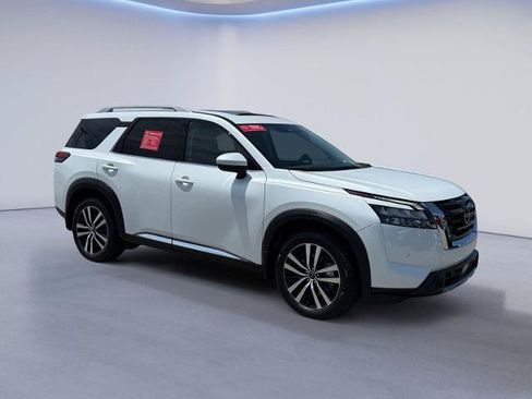 Certified 2025 Nissan Pathfinder Platinum w/ Cargo Package FWD image 1