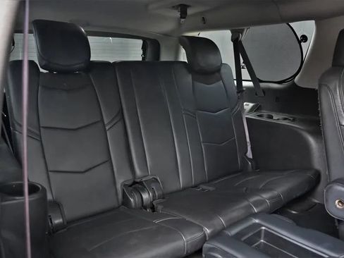 Used 2016 Cadillac Escalade ESV Premium RWD image 25