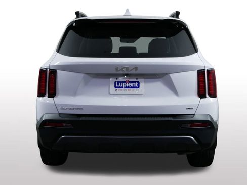Certified 2023 Kia Sorento S image 9