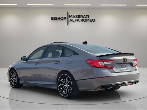 Used 2019 Honda Accord Touring image 4