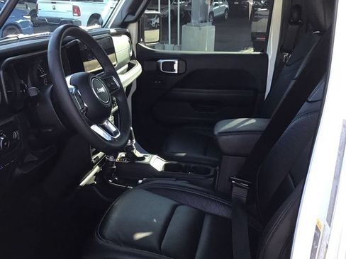 Used 2024 Jeep Wrangler High Altitude AWD/4WD image 7