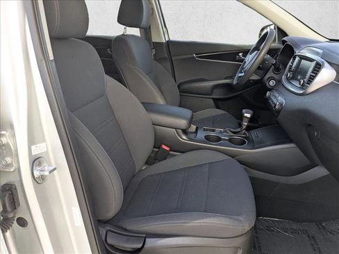 Used 2019 Kia Sorento FWD image 21